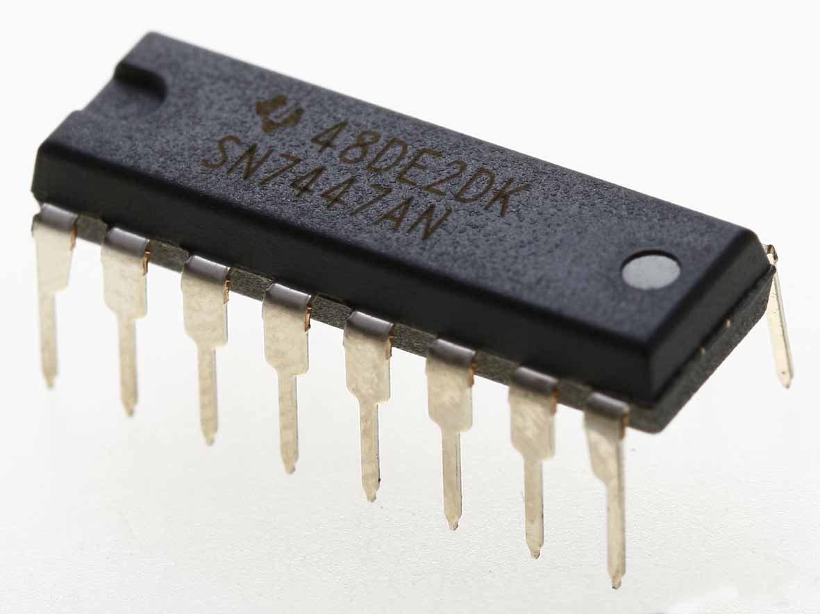 7447 DIP BCD To 7-Segment Decoder